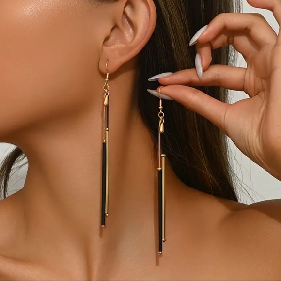 Elegant Gold and Black Drop Earrings - Picture 1 of 3